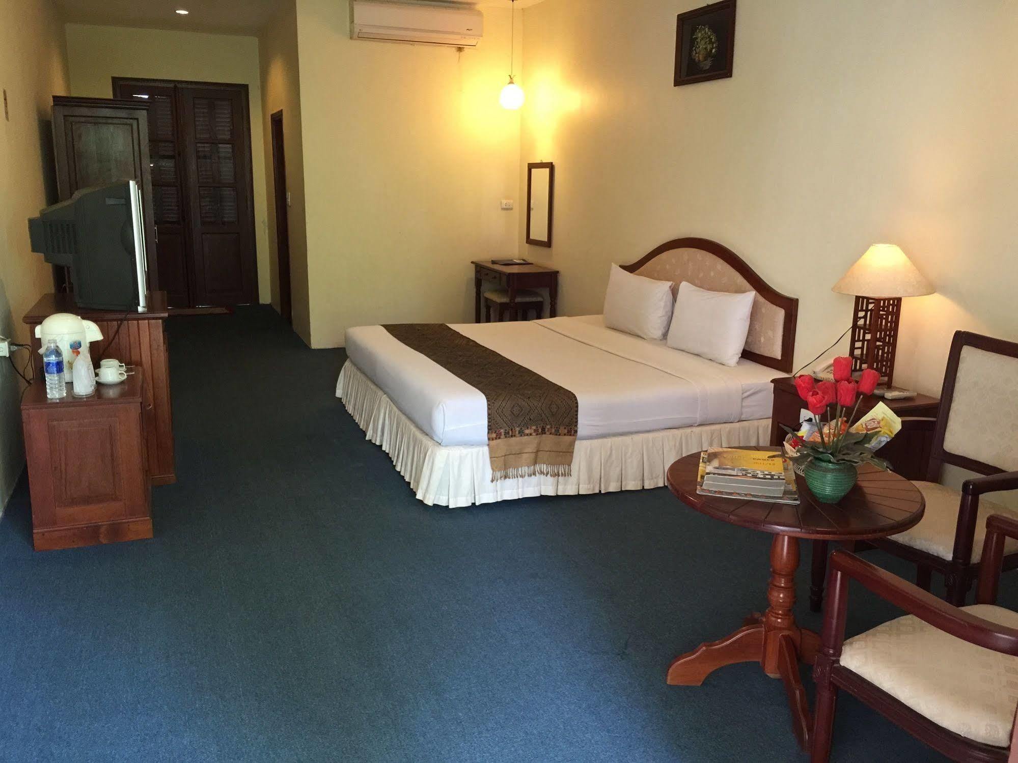 Champasak Palace Hotel Pakse Exterior photo