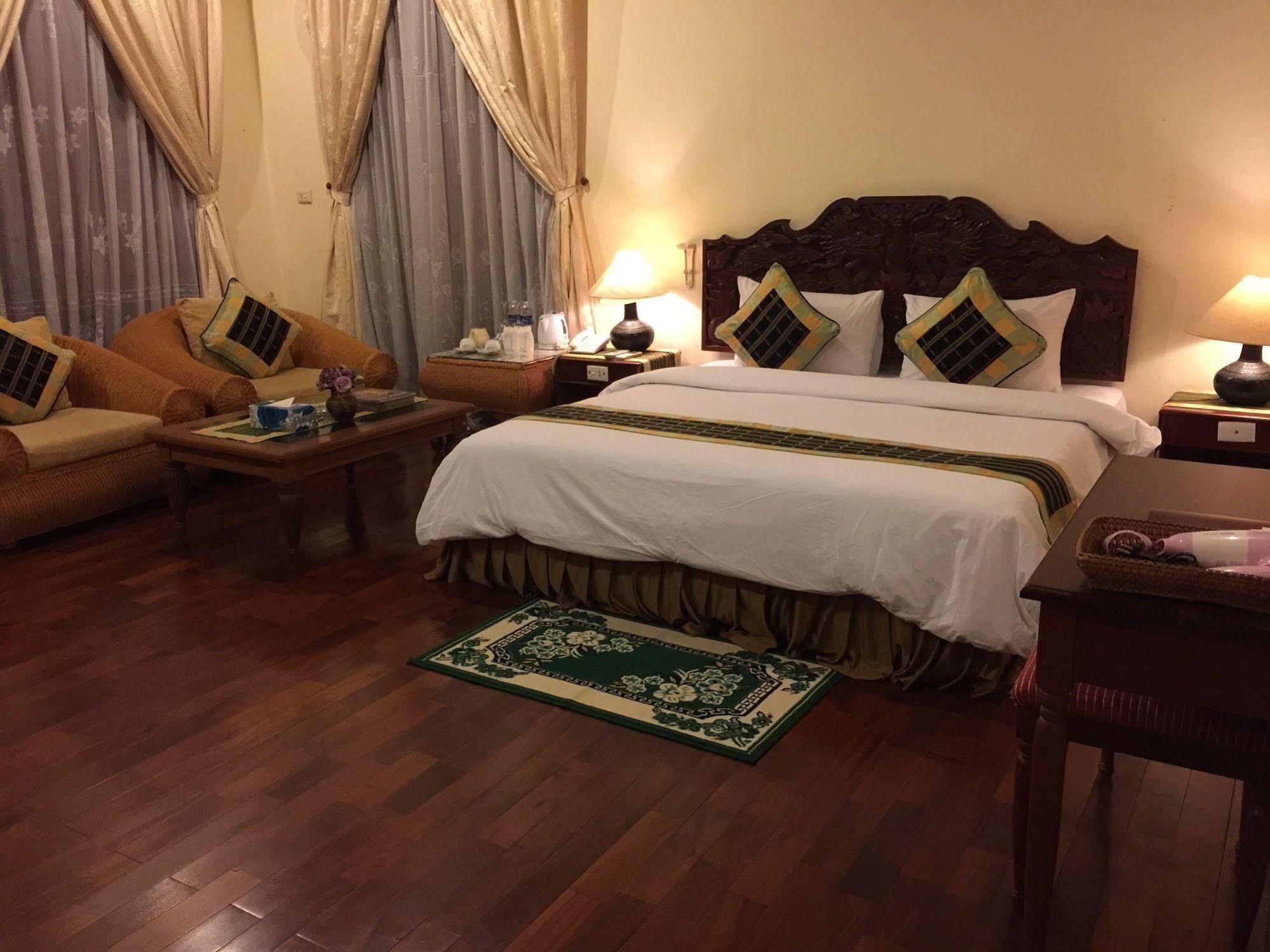 Champasak Palace Hotel Pakse Exterior photo