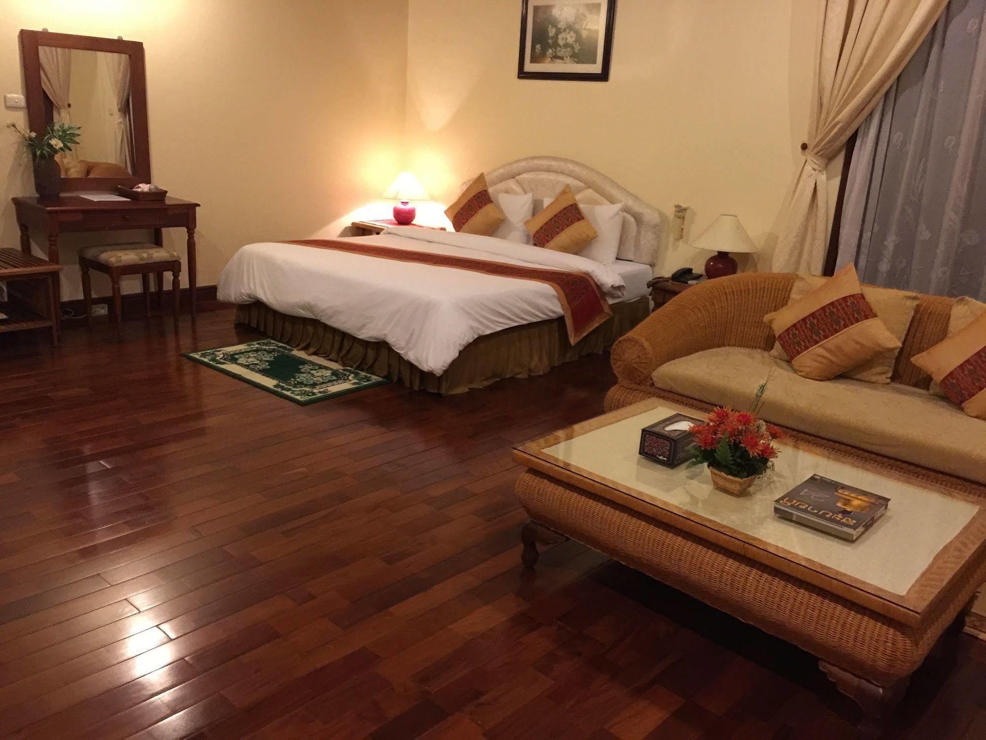 Champasak Palace Hotel Pakse Exterior photo