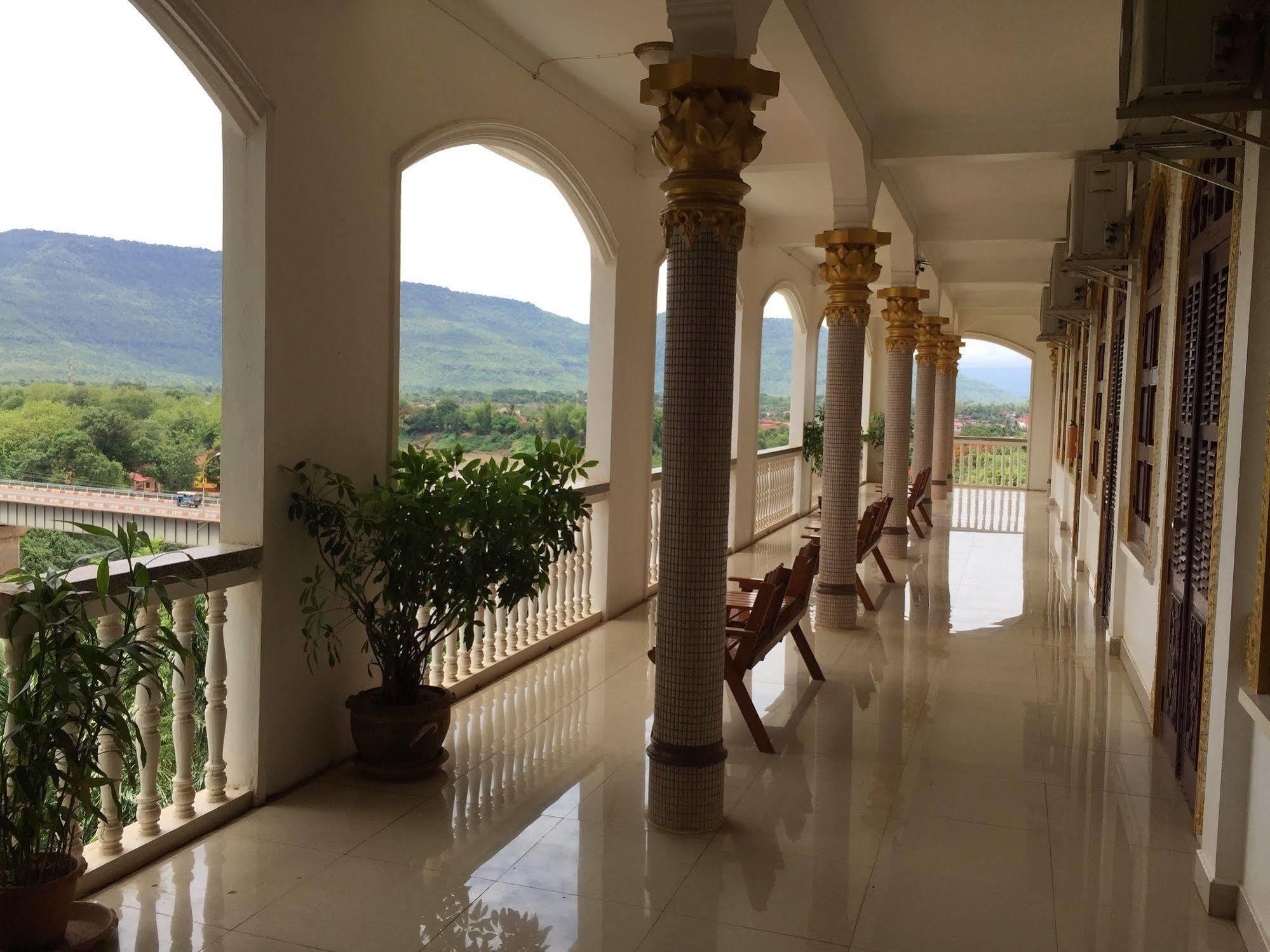 Champasak Palace Hotel Pakse Exterior photo