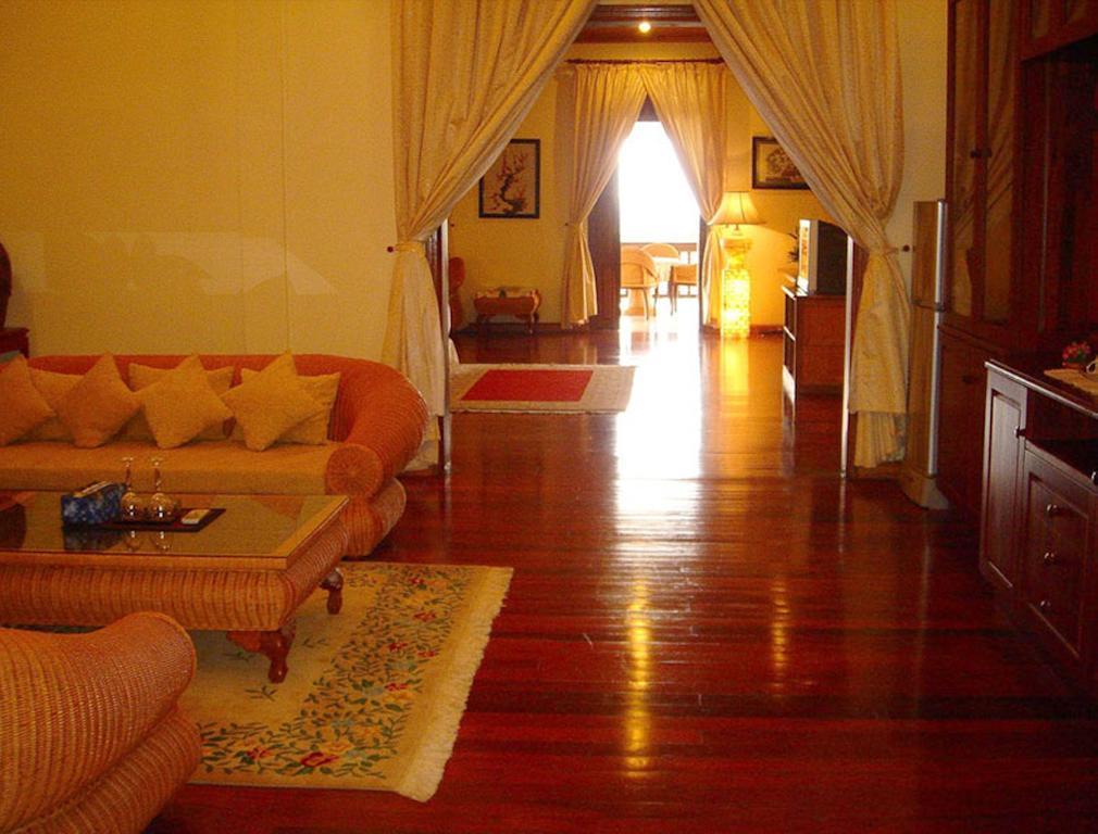 Champasak Palace Hotel Pakse Exterior photo